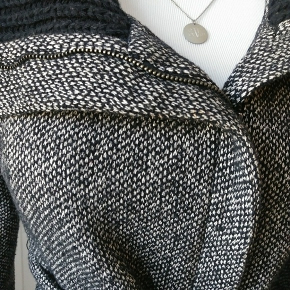 Lightweight wide collar black & grey jacket - Picture 3 of 7